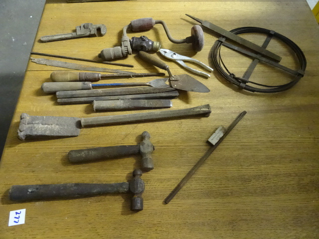 lot 279 image: Misc Vintage Tools