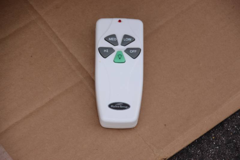 Harbor Breeze Ceiling Fan w Remote Control