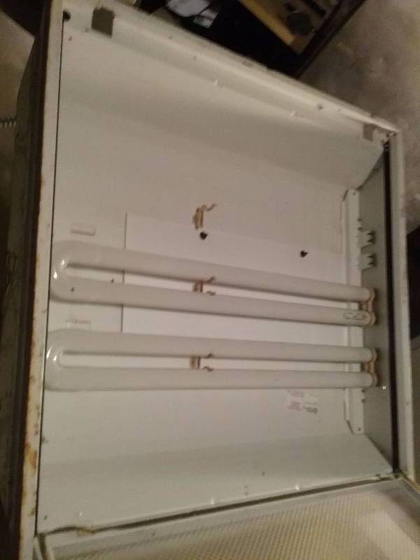 Fluorescent Light Fixture