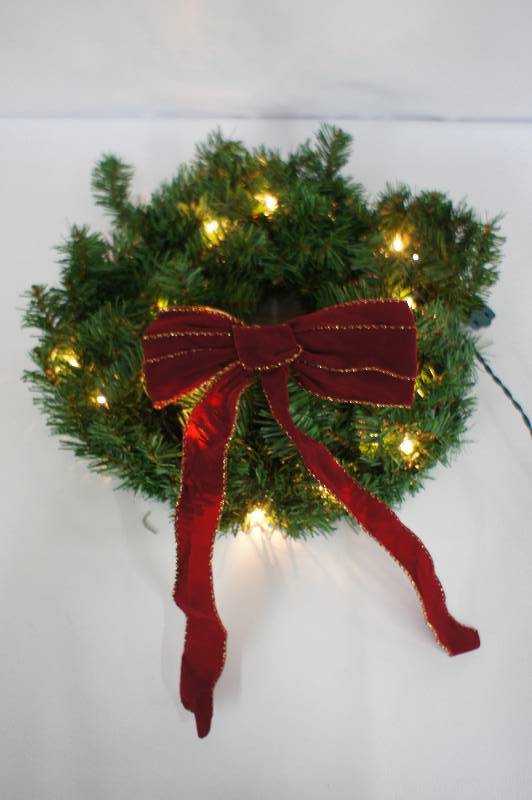 Alcove 22 Lighted Wreath