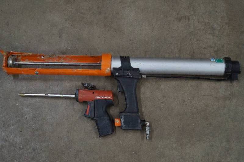 Caulking gun