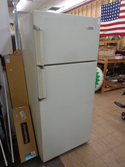 lot 1 image: Kalvinator Refridgerator