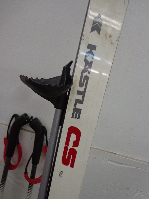 lot 3 image: Kastle CS Kick Snow Skies & 3 Sets Of Poles