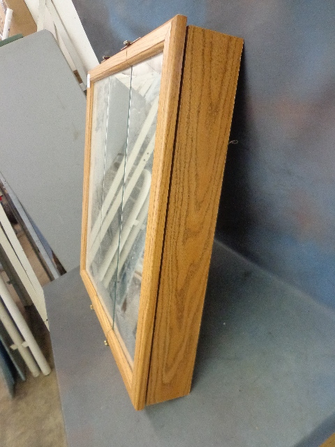 lot 5 image: 3 Mirrored Medicine Cabinet