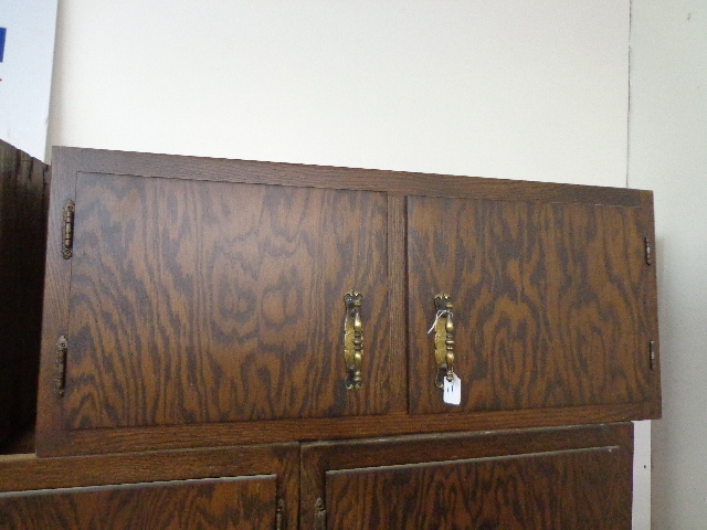 lot 11 image: Oak Cabinets