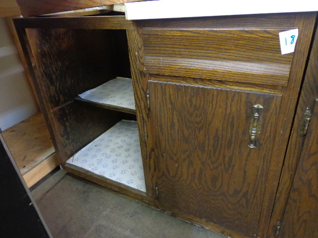 lot 18 image: Oak Cabinets