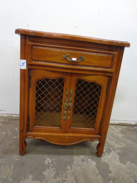 lot 25 image: End Table