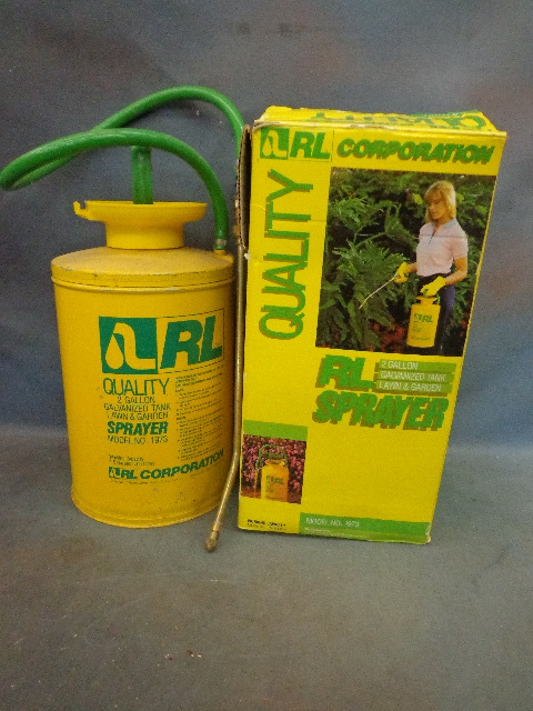 lot 28 image: 2 Gallon Galvinized Tank