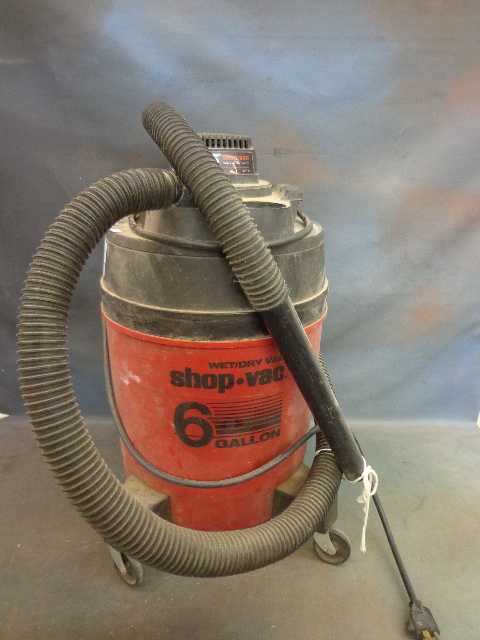 lot 32 image: 6 Gallon Shop Vac
