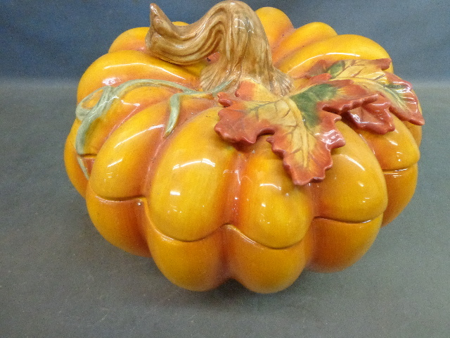 lot 41 image: Ceramic Pumpkin Cookie Jar