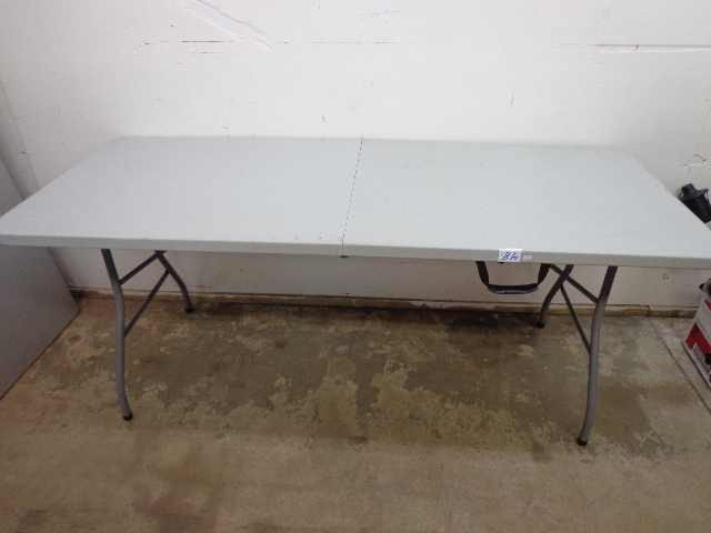 lot 48 image: Folding Table