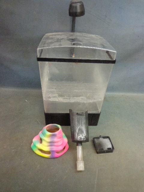 lot 56 image: Plastic Fish Tank