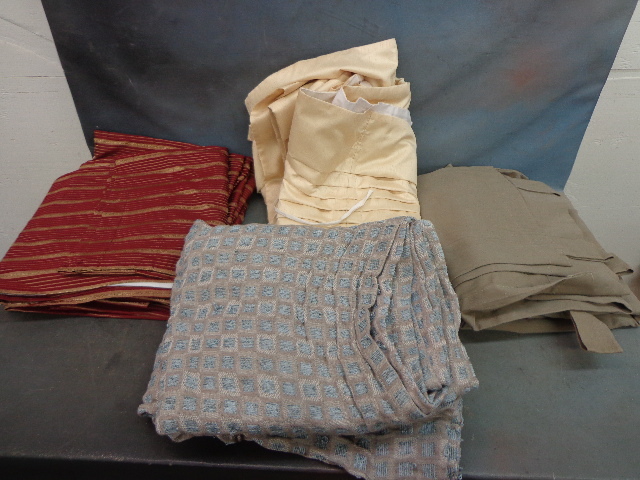 lot 62 image: Curtains