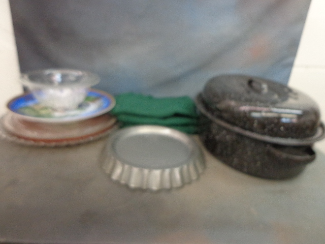 lot 64 image: Plates, Platters & A Tray