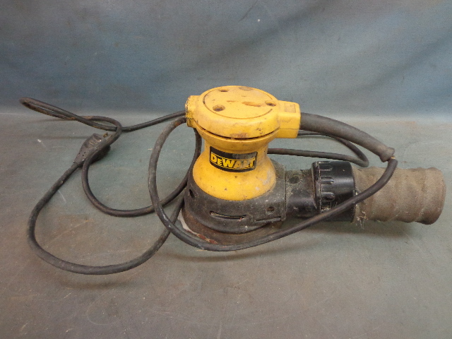 lot 79 image: Dewalt Sander