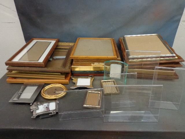 lot 95 image: Picture Frames
