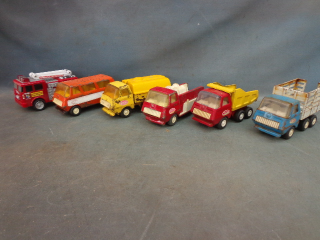 lot 99 image: 6 toy trucks