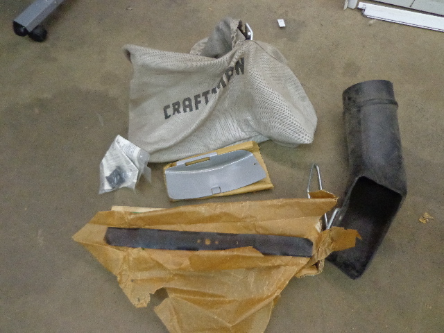 lot 113 image: Mulching Kit