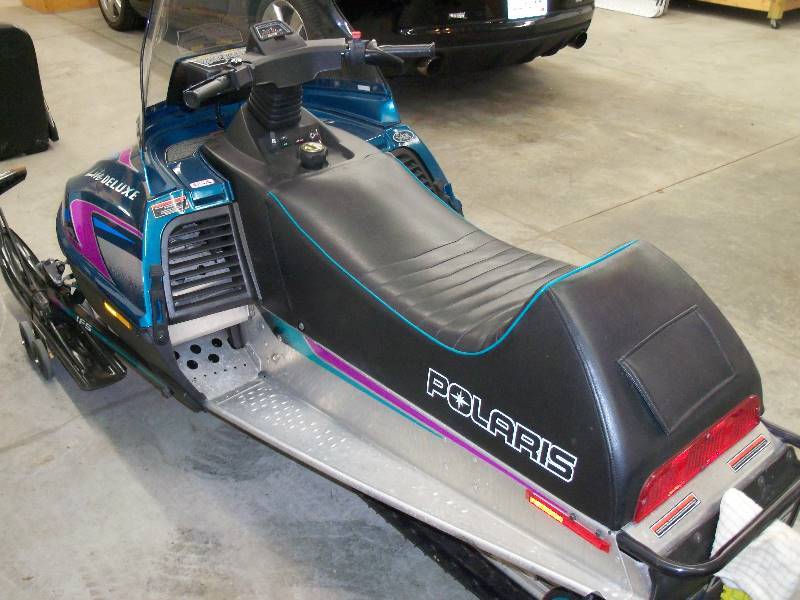 lot 4 image: 1996 Polaris Indy Lite 340 Deluxe Snowmobile