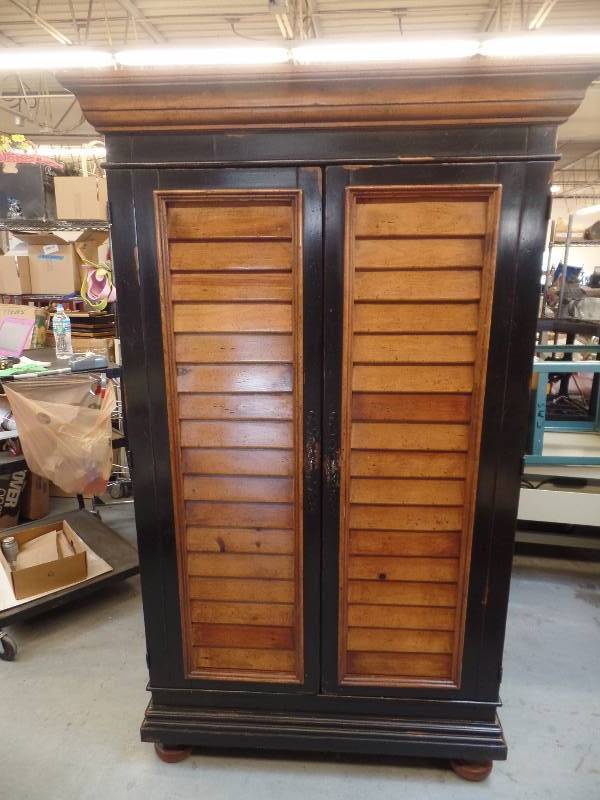 lot 2 image: Media Cabinet