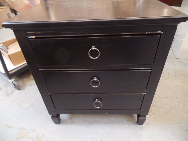 lot 4 image: Media Cabinet