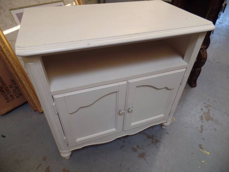 lot 6 image: Night Stand