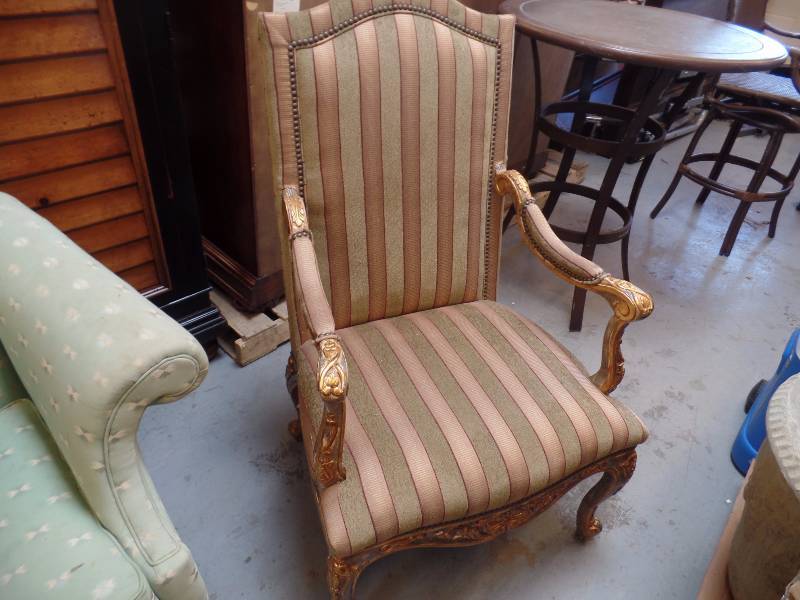 lot 9 image: Ornate Chair