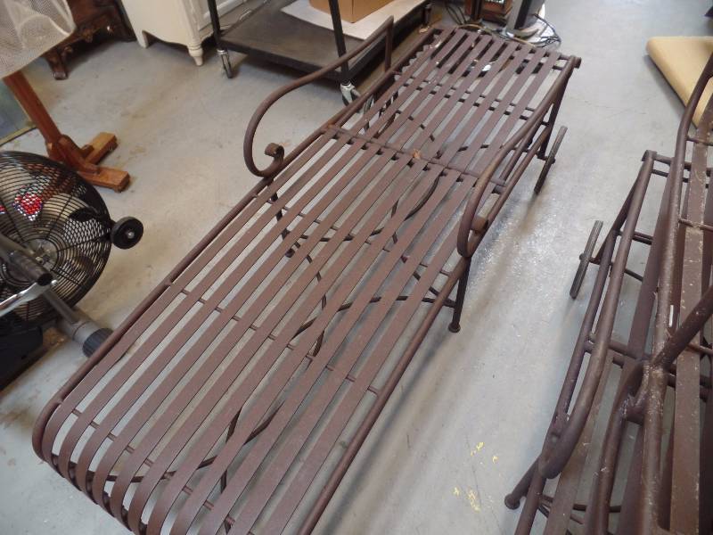 lot 14 image: Set of Deck Loungers