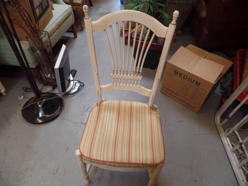 lot 15 image: Chair