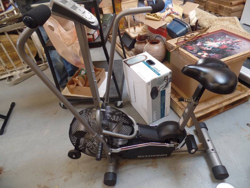 lot 17 image: Schwinn Exercise Bike