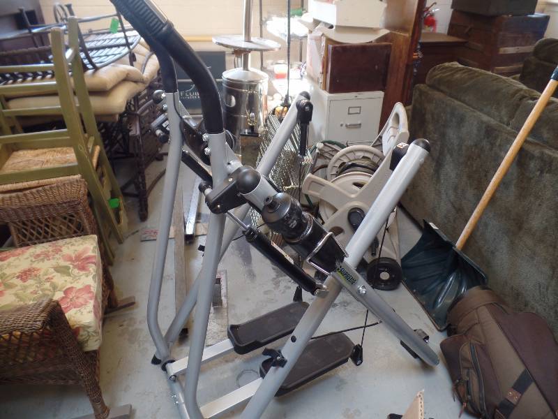 lot 18 image: Gazelle Workout Machine & Nautilus Pad