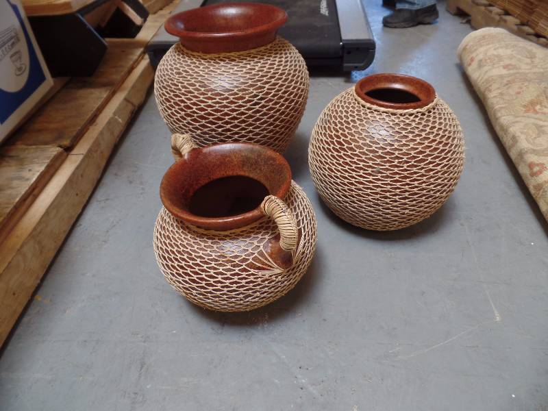 lot 21 image: Lot of Vessels