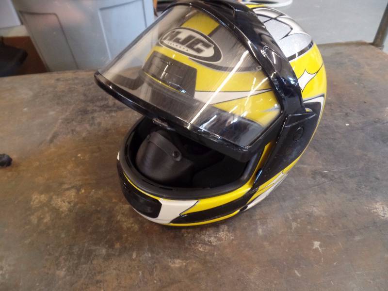lot 34 image: Snowmobile Helmet