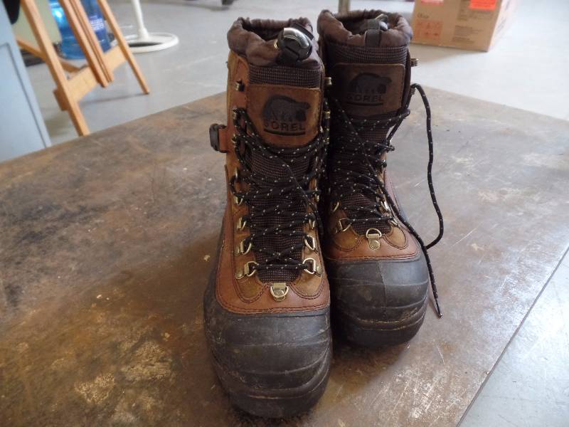 lot 38 image: Sorel Boots