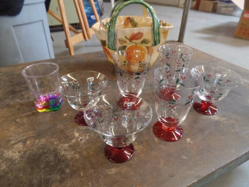 lot 41 image: Holiday Glassware