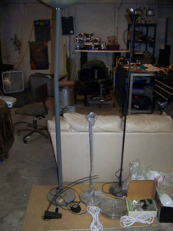 Lot of floor lamps and parts