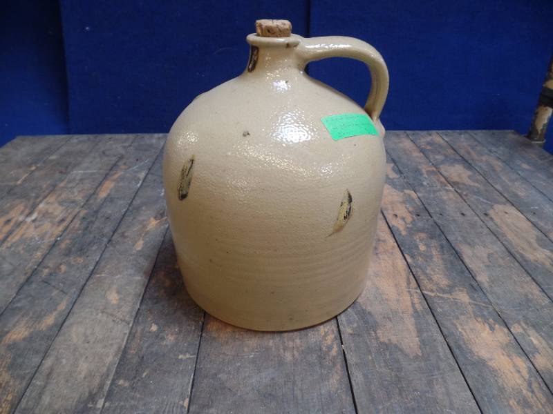 2-Gallon Beehive Crockery Jug with Turkey Droppings