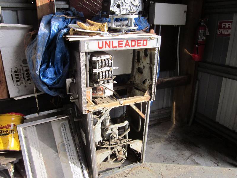 lot 7 image: 2 Gas Pumps