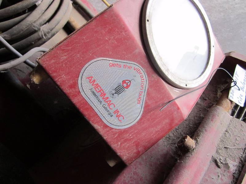 lot 4 image: Tire Balancer