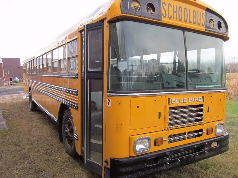 lot 1 image: 1999 Bluebird Bus