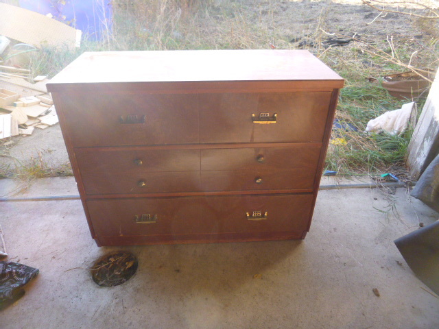 lot 7 image: Bedroom Dresser