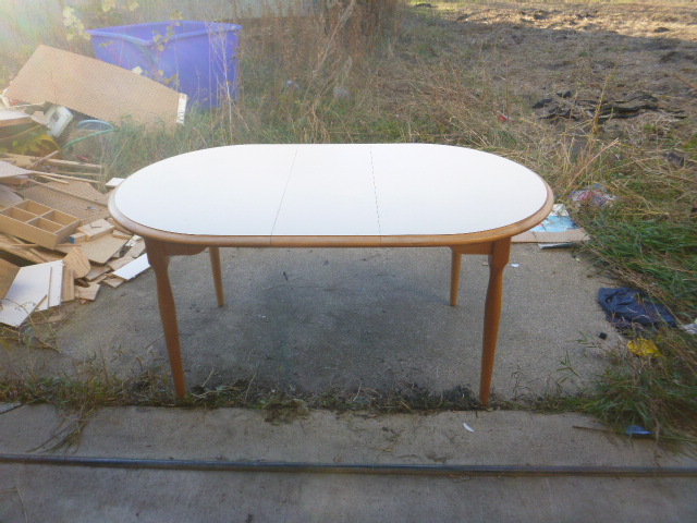 lot 9 image: Oval Kitchen Table