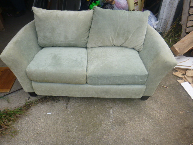 lot 15 image: Loveseat