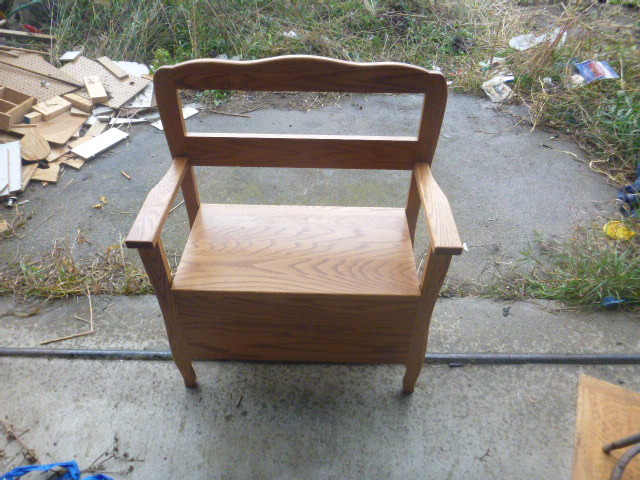 lot 19 image: Oak Entry Bench