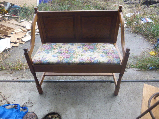 lot 20 image: Oak Entry Bench