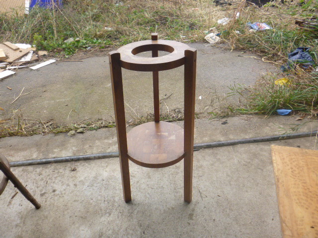 lot 23 image: Planter Stand
