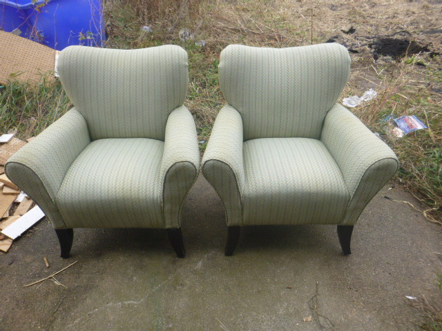 lot 27 image: 2 Living Room Chairs