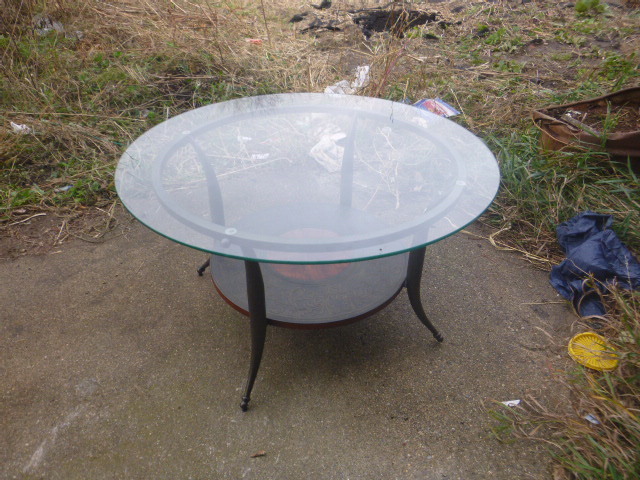 lot 30 image: Glass Top Round Coffee Table