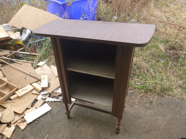 lot 31 image: Vintage Shelf