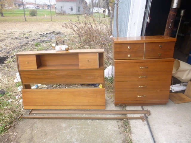 lot 33 image: Bedroom Dresser and Head and Foot Board